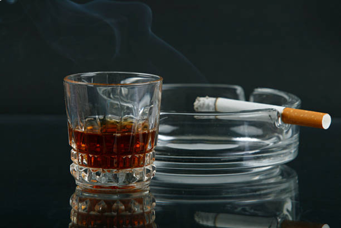 عوارض مصرف الکل و دخانیات