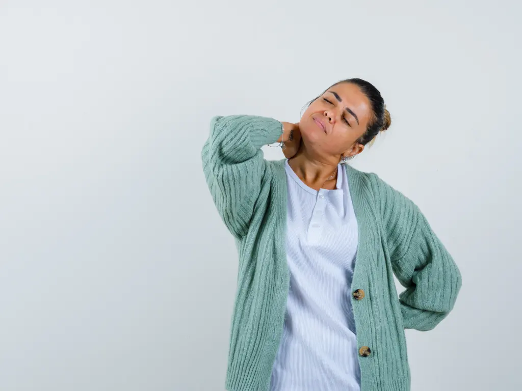 درمان دیسک گردن؛ راهنمای علمی از کاهش درد تا جراحی